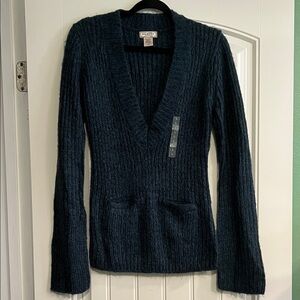 Arizona Jean Company Women's Navy V-Neck Sweater